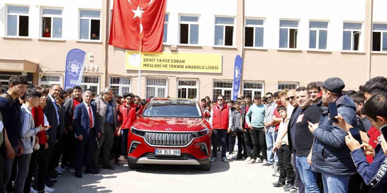 Aksaray Belediyesi TOGG’u, öğrencilerle buluşturuyor