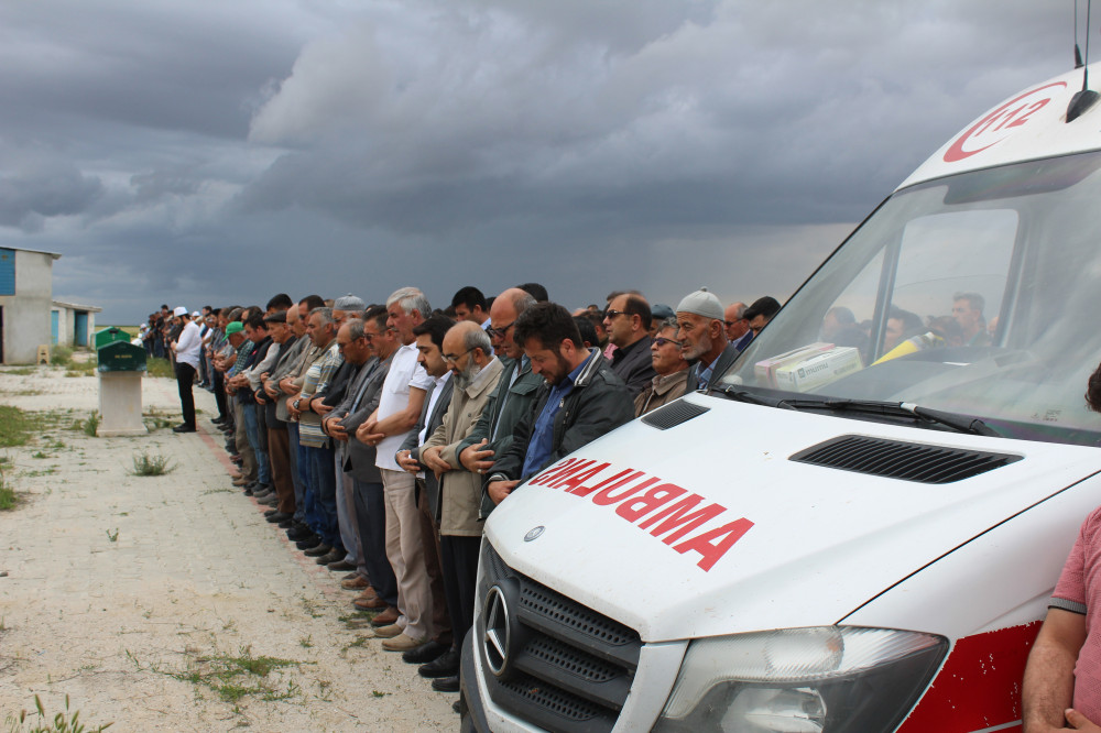 Tarhan kardeşler dualarla toprağa verildi