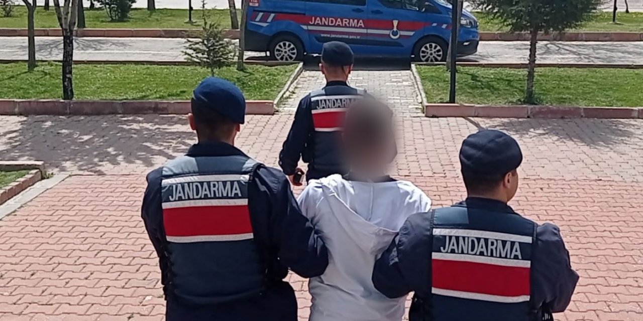 4 yıl 6 ay hapis cezası bulunan şahıs jandarma tarafından yakalandı