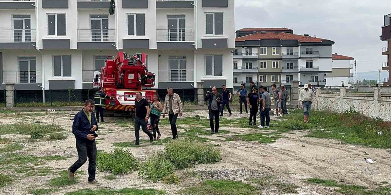 Rezidansta alıkonulan kadını polis ve itfaiye kurtardı