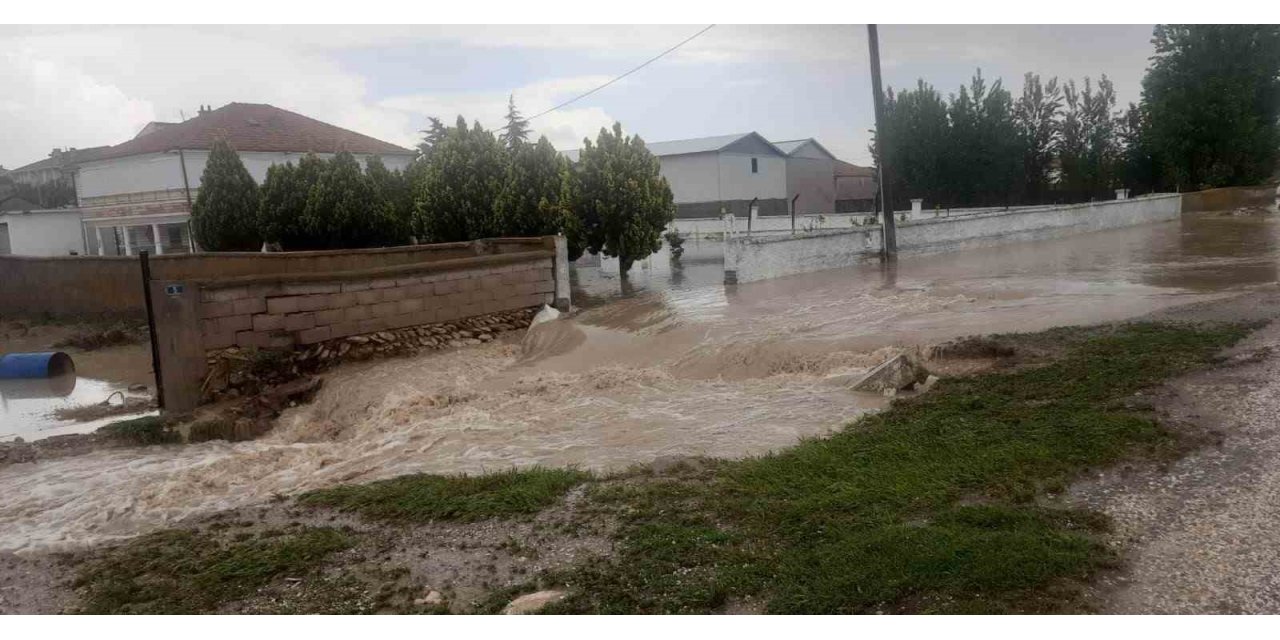 Konya’da şiddetli yağmur sele neden oldu