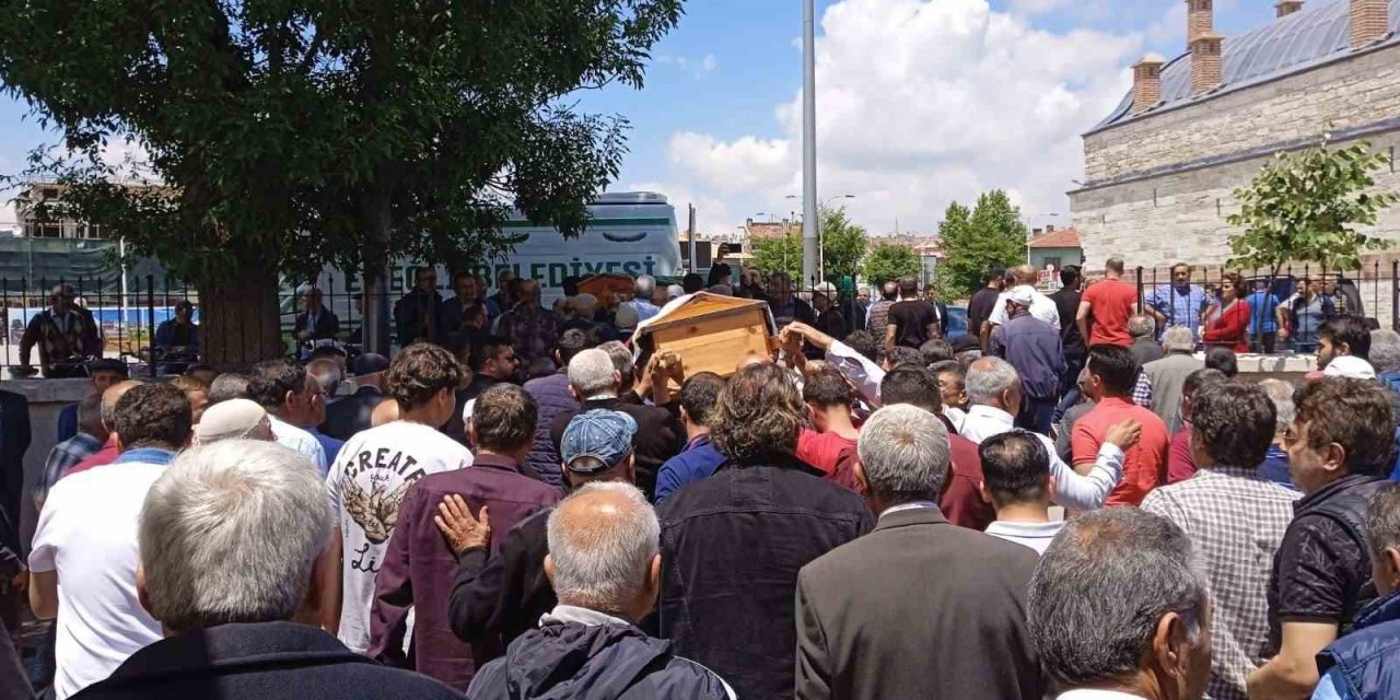 Boşanma aşamasındaki kocası tarafından öldürülen doktor son yolculuğuna uğurlandı