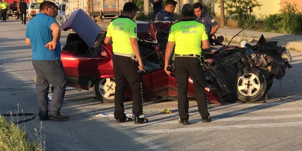 Konya’da otomobil ile kamyonet çarpıştı: 2 yaralı