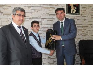 Birinci Olan Beyşehir İmam Hatipli Öğrenci Ödüllendirildi