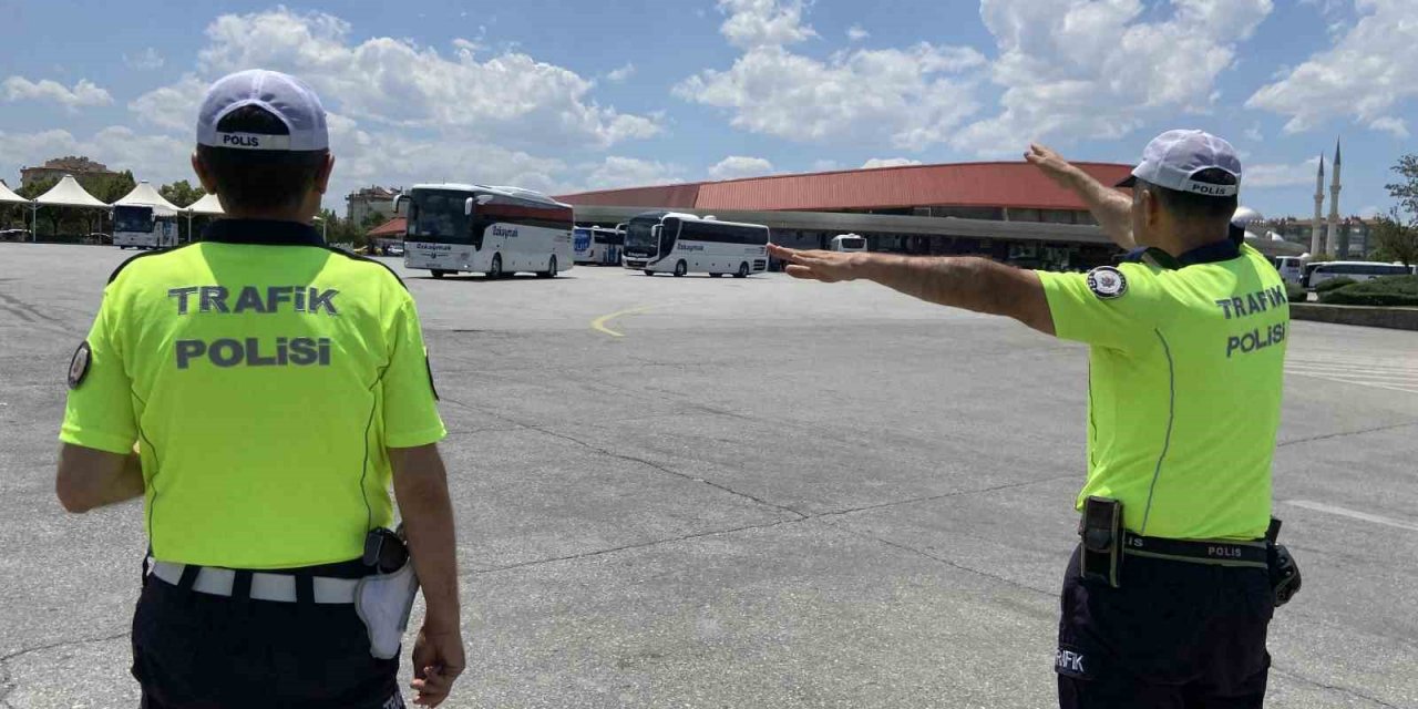 Trafik ekiplerinden yolculara hayat kurtaran uyarı