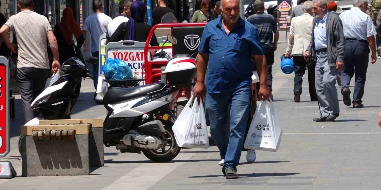 Yozgat’ta Kurban Bayramı öncesi alışveriş yoğunluğu yaşanıyor