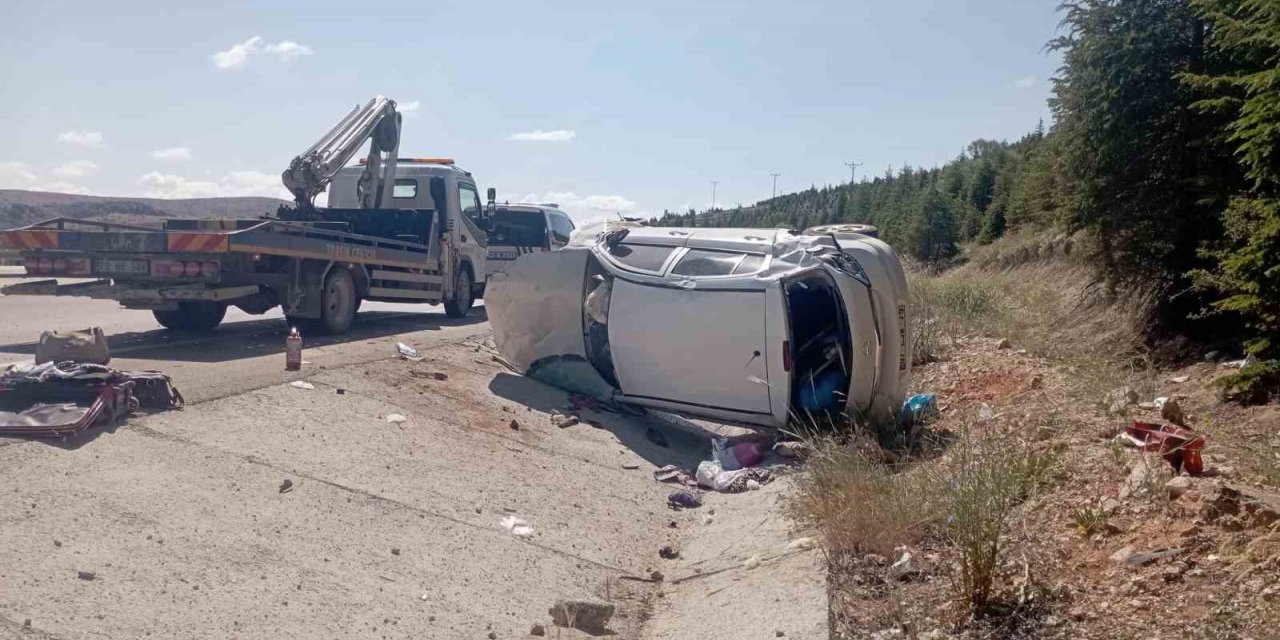 Su tahliye kanalı girişine çarpan otomobil takla attı: 1 ölü, 3 yaralı