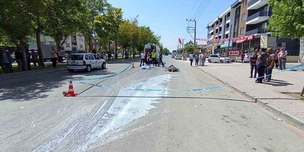 Kamyonun çarptığı motosiklet sürücüsü genç hayatını kaybetti