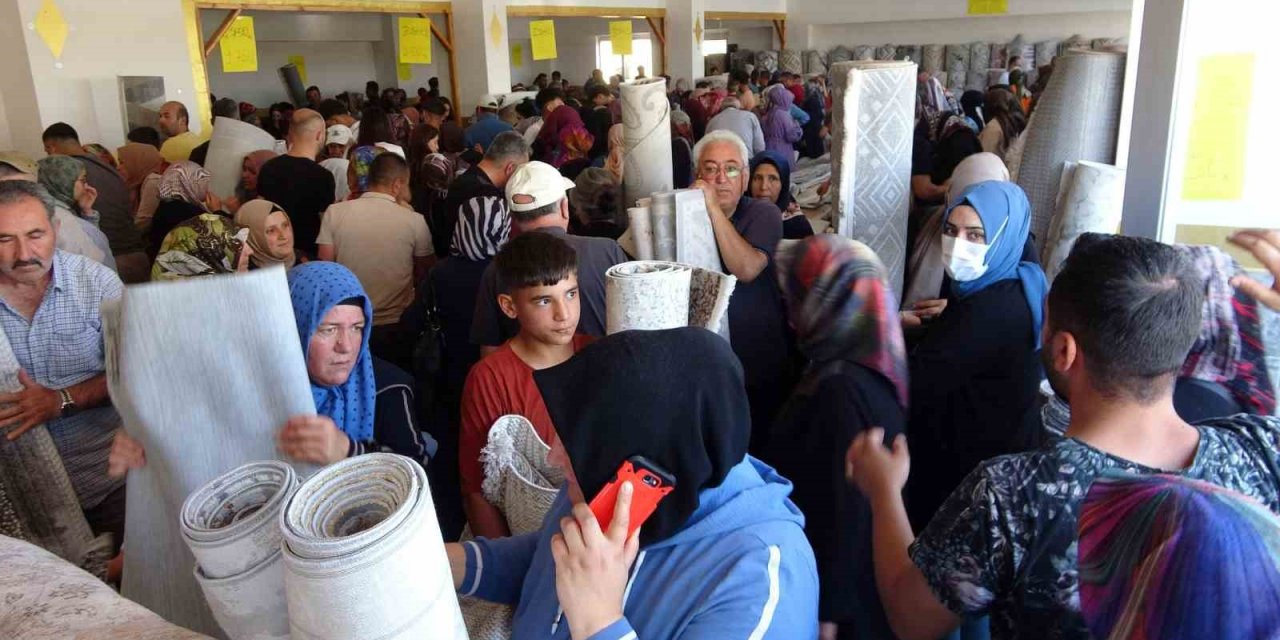 Yozgat’ta ucuz halı satışı yoğunluğa neden oldu