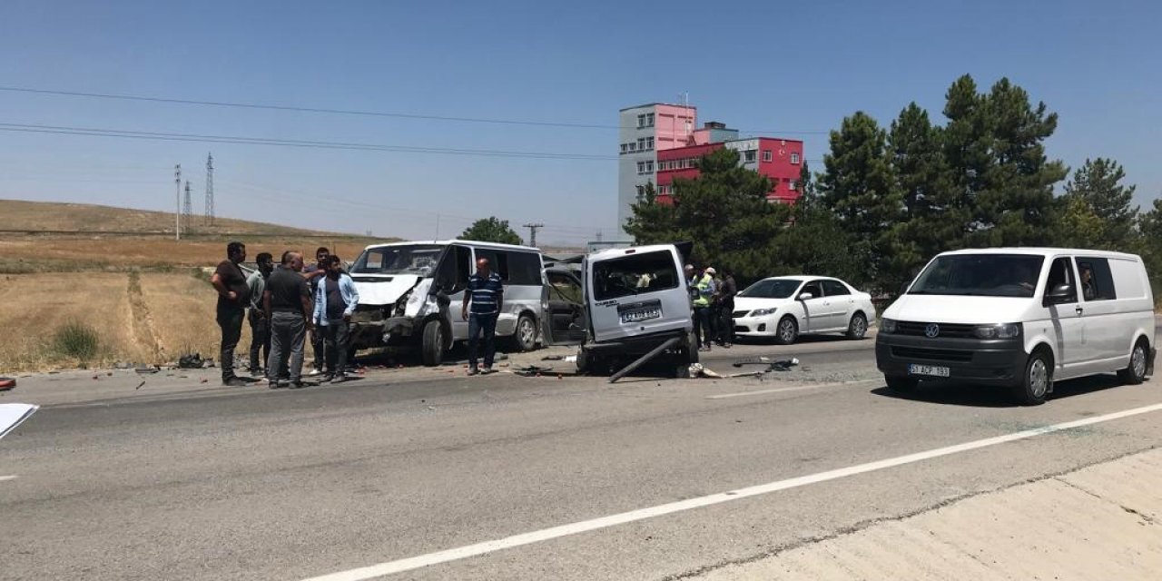 Konya’da üç araçlı trafik kazası: 7 yaralı