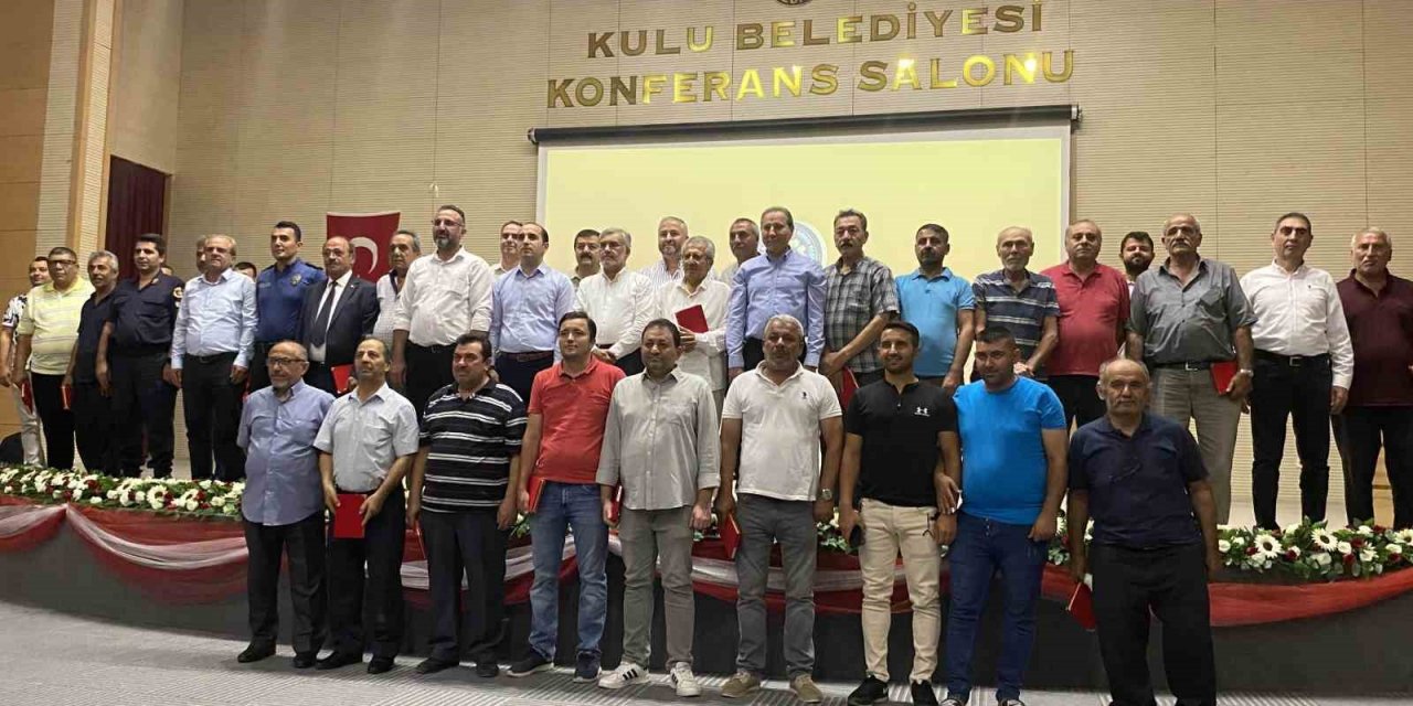 Kulu’da 25 yılını dolduran esnaflara plaket