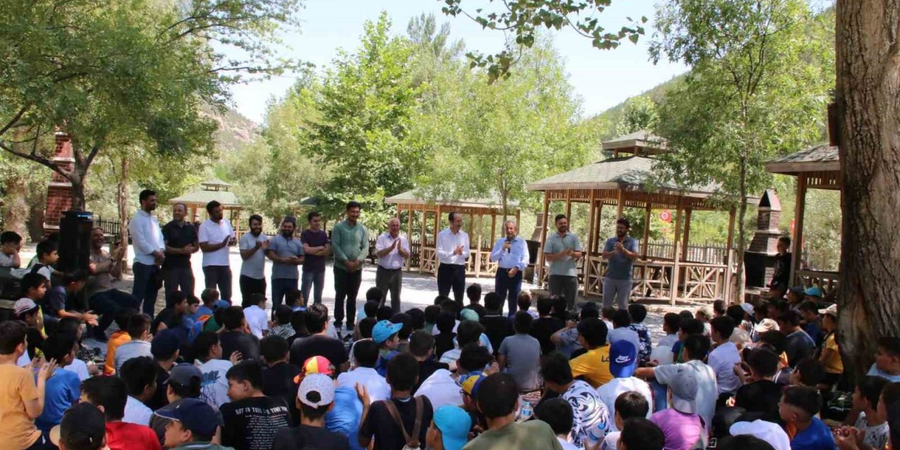 Akşehir’de çocuklar Yaz Kapanış Şenliğinde doyasıya eğlendi