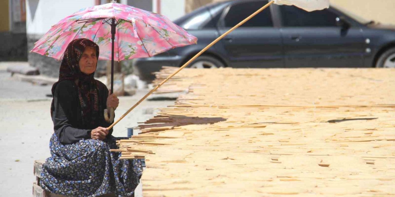 Konya’da ev hanımlarını yöresel tarhana telaşı sardı