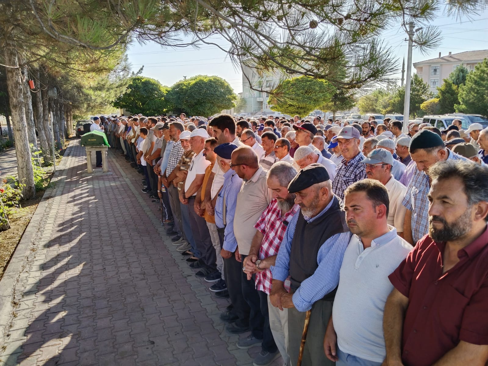 Muzaffer Meral dualarla son yolculuğuna uğurlandı