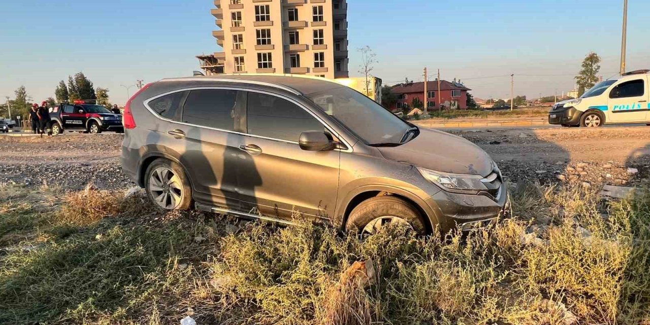 Aksaray'da lastiği patlayan cip şarampole düştü: 3 yaralı