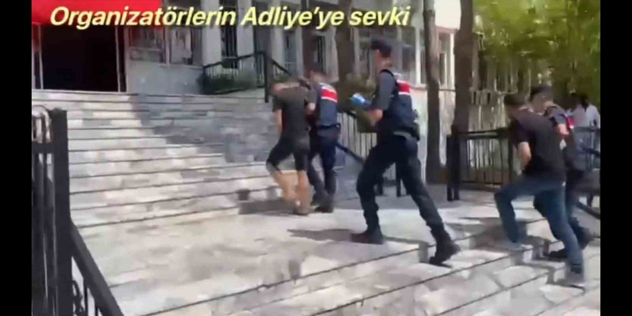 Muğla ve İzmir’de 42 göçmen kaçakçılığı organizatörü yakalandı