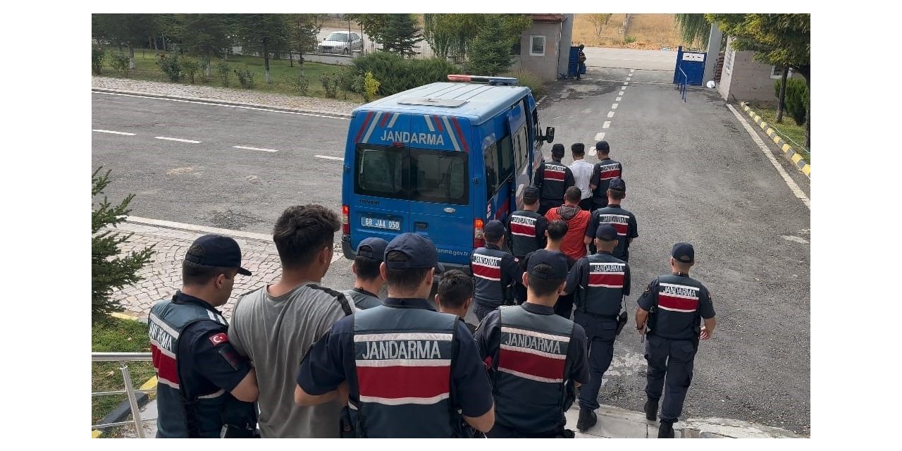 JASAT, Aksaray'da hırsızlık şüphelilerini çaldıkları malzemelerle yakaladı