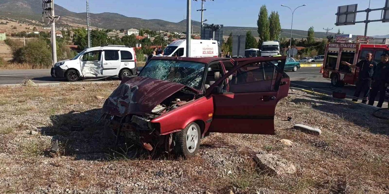 Konya’da öğretmenlerin olduğu araç otomobille çarpıştı: 6 yaralı