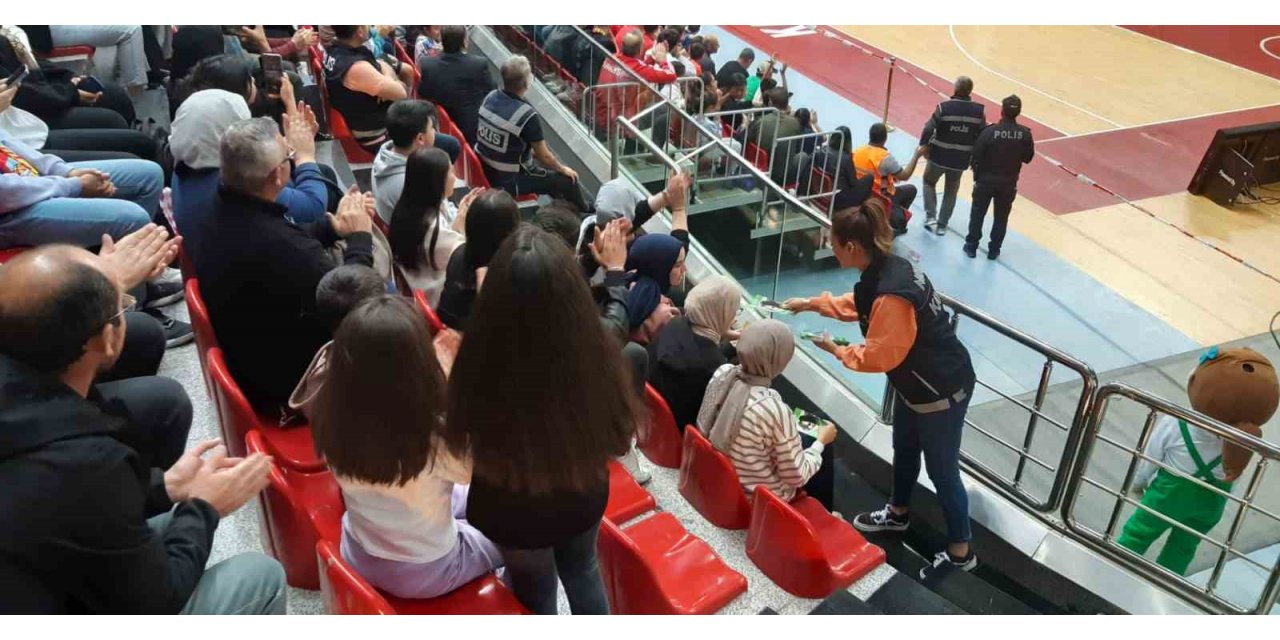 Narkotik Polisi Vatandaşı Bilgilendirdi