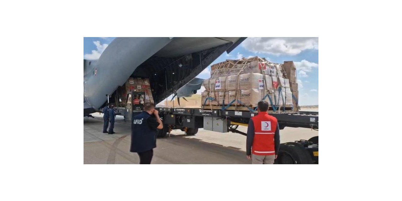 Türkiye’nin Gazze için gönderdiği insani yardım malzemesi yüklü uçaklar Mısır’a ulaştı