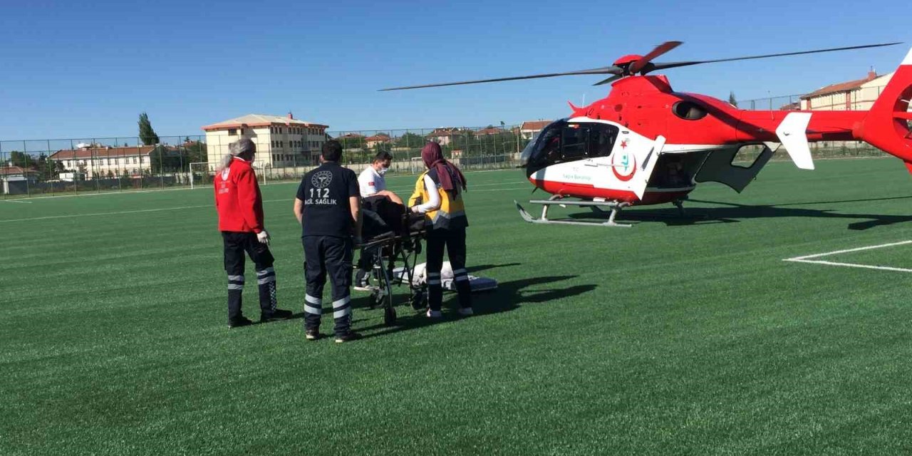 Kalp krizi geçiren yaşlı adam için helikopter ambulans havalandı