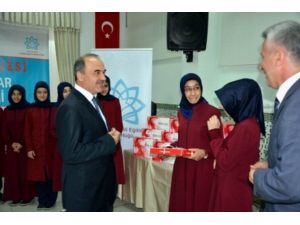 Fatih Projesi Kapsamında Öğrencilere Tablet Dağıtıldı