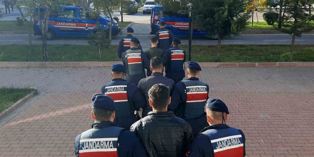 Jandarmadan uyuşturucu operasyonu: 3 tutuklama