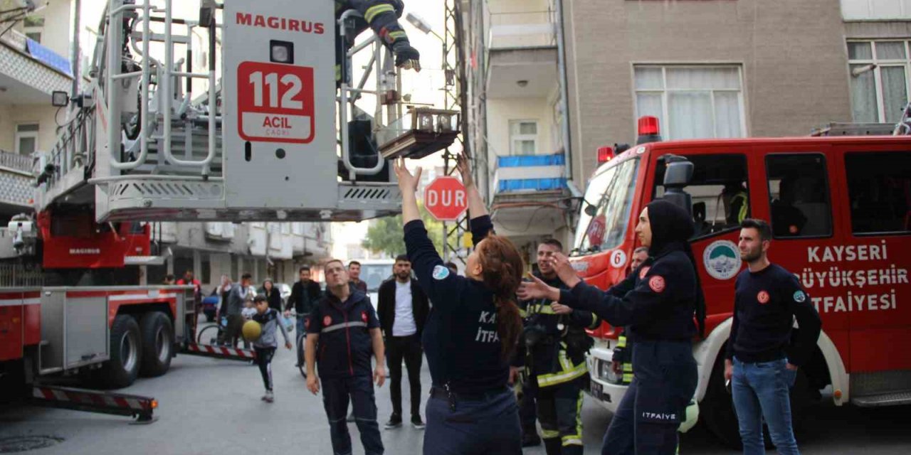 Kayseri’de binada yangın: Ekipler mahsur kalanları kurtardı