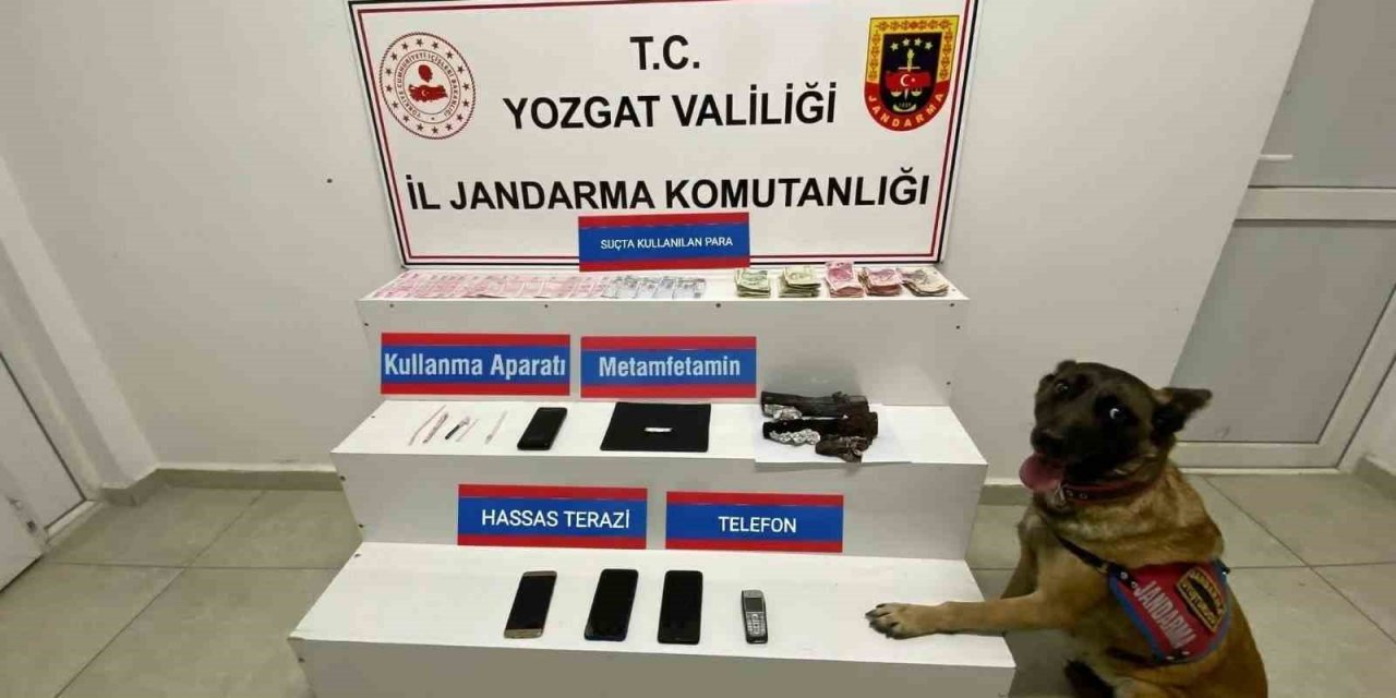 Uyuşturucu maddeyi sobada yakmak isterken yakayı ele verdiler