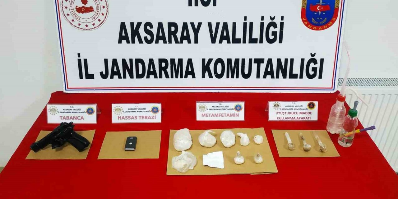 Araçtaki uyuşturucuyu jandarma narkotik köpeği buldu