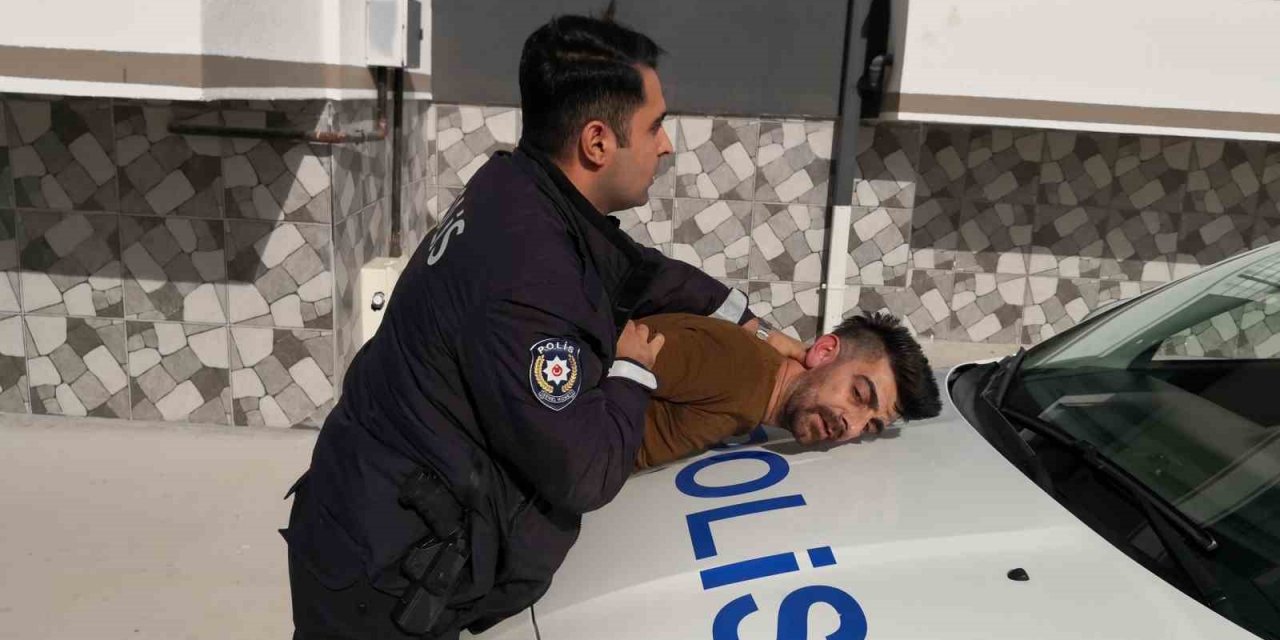 El sallayıp “merhaba” dedi, “bu kadar kovalamaya gerek yok” deyip polise sitem etti