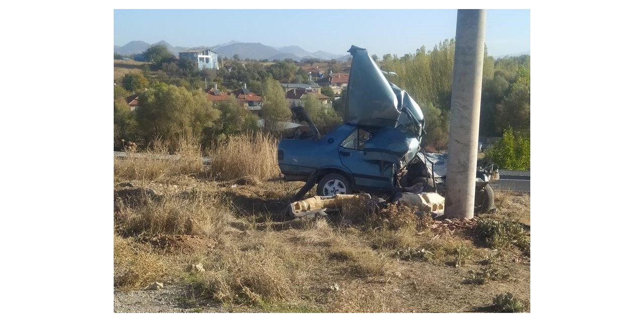 Beton direğe çarpan otomobilin sürücüsü ağır yaralandı