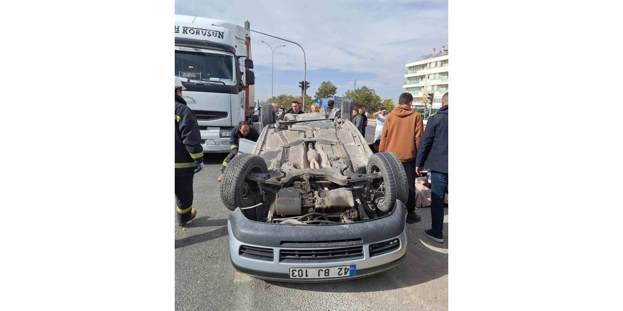 Konya’da kamyonun çarptığı otomobil ters döndü: 5 yaralı