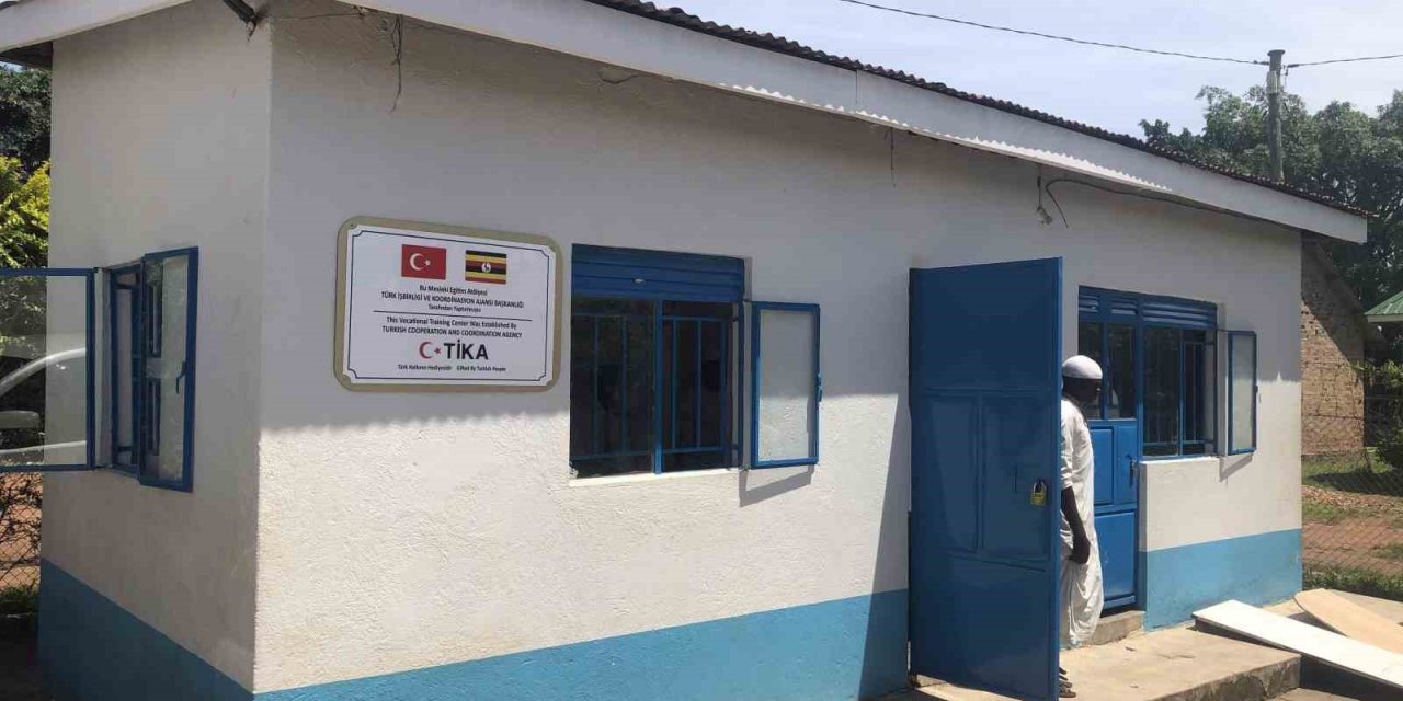 TİKA, Uganda’da gençlerin istihdamı için kunduracılık atölyesi kurdu