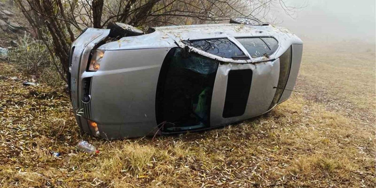 Şarampole devrilen otomobilin sürücüsü yaralandı