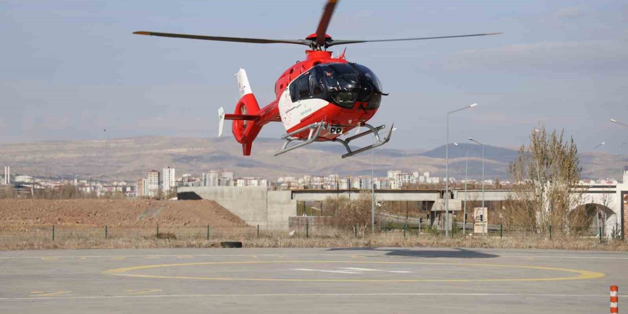 Solunum sıkıntısı çeken bebek ambulans helikopterle Kayseri’ye nakledildi