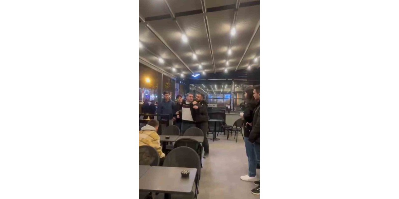 Niğde’de Starbucks protestosunda tartışma: 1 gözaltı