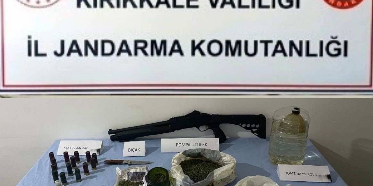 Jandarmanın şüphe üzerine durdurduğu tırda uyuşturucu ele geçirildi: 2 gözaltı