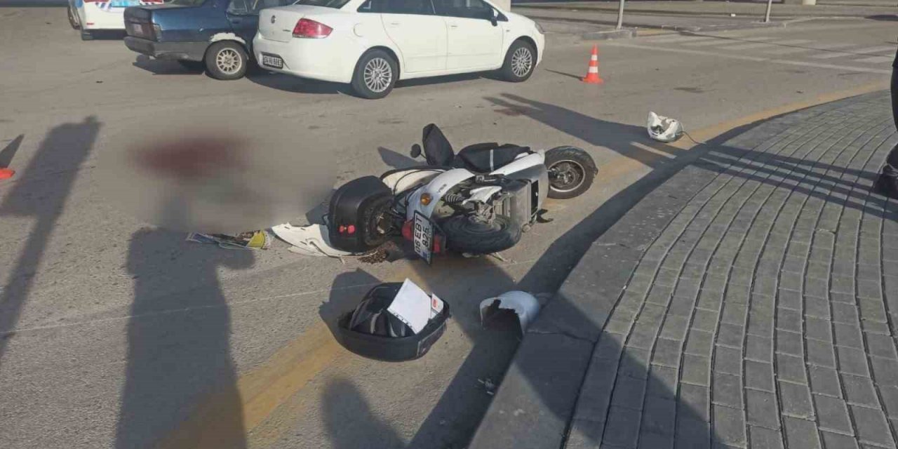 Başkentte hafif ticari araç ile çarpışan motosikletli kurye hayatını kaybetti