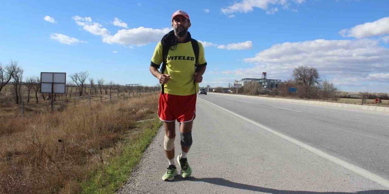 Fransa’dan yola çıkan koşucu, koşa koşa Adana’daki maratona gidiyor