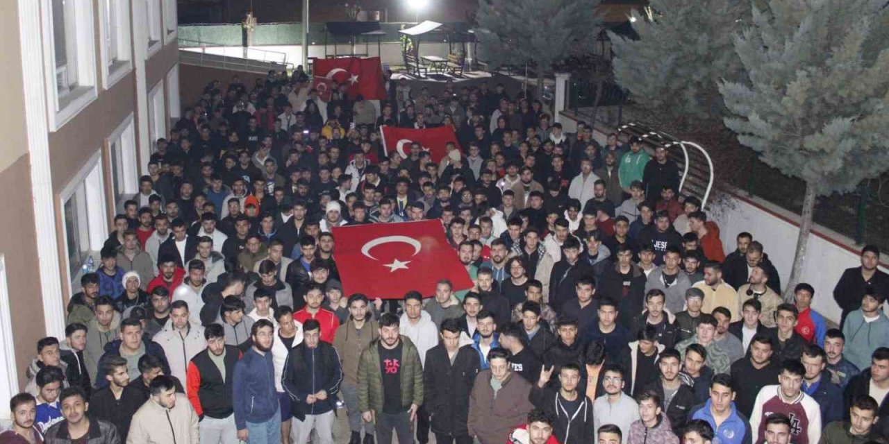 Konya’da yurtta kalan öğrenciler terörü lanetledi