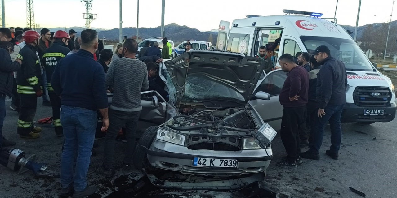 Konya’da otomobil kamyonla çarpıştı: 2 yaralı