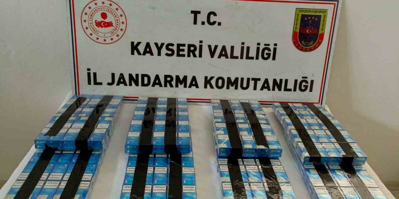 Durdurulan çekicide 400 paket kaçak sigara bulundu