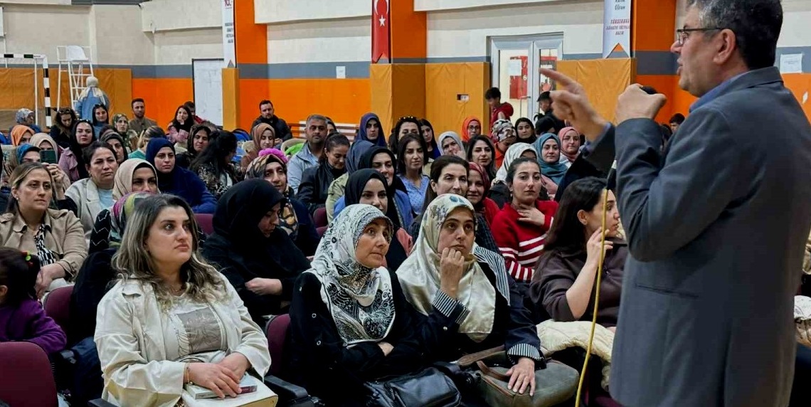 Ünlü Yazar'ın Eskil'de görev yapan öğretmenle ilginç anısı!