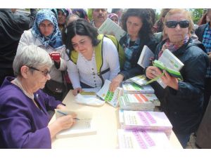 Prof. Dr. Canan Karatay Beyşehir’de Kitaplarını İmzaladı