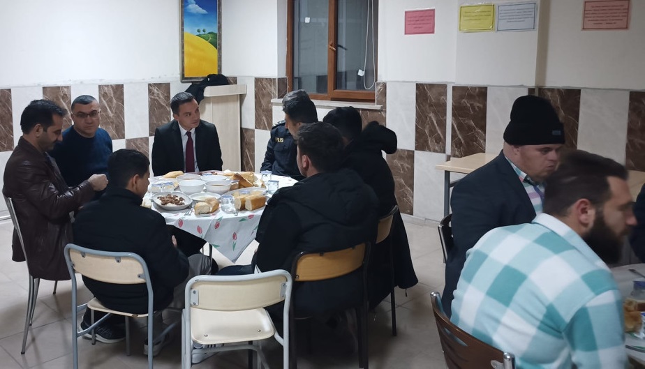 Kaymakam Bilgin iftarını Meslek Lisesi öğrencileriyle yaptı