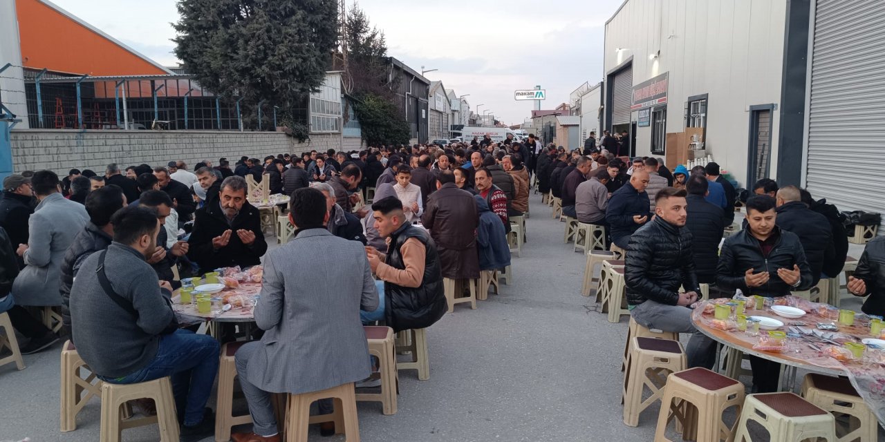 Kesmez ailesi mevlid ve iftarda buluşturdu