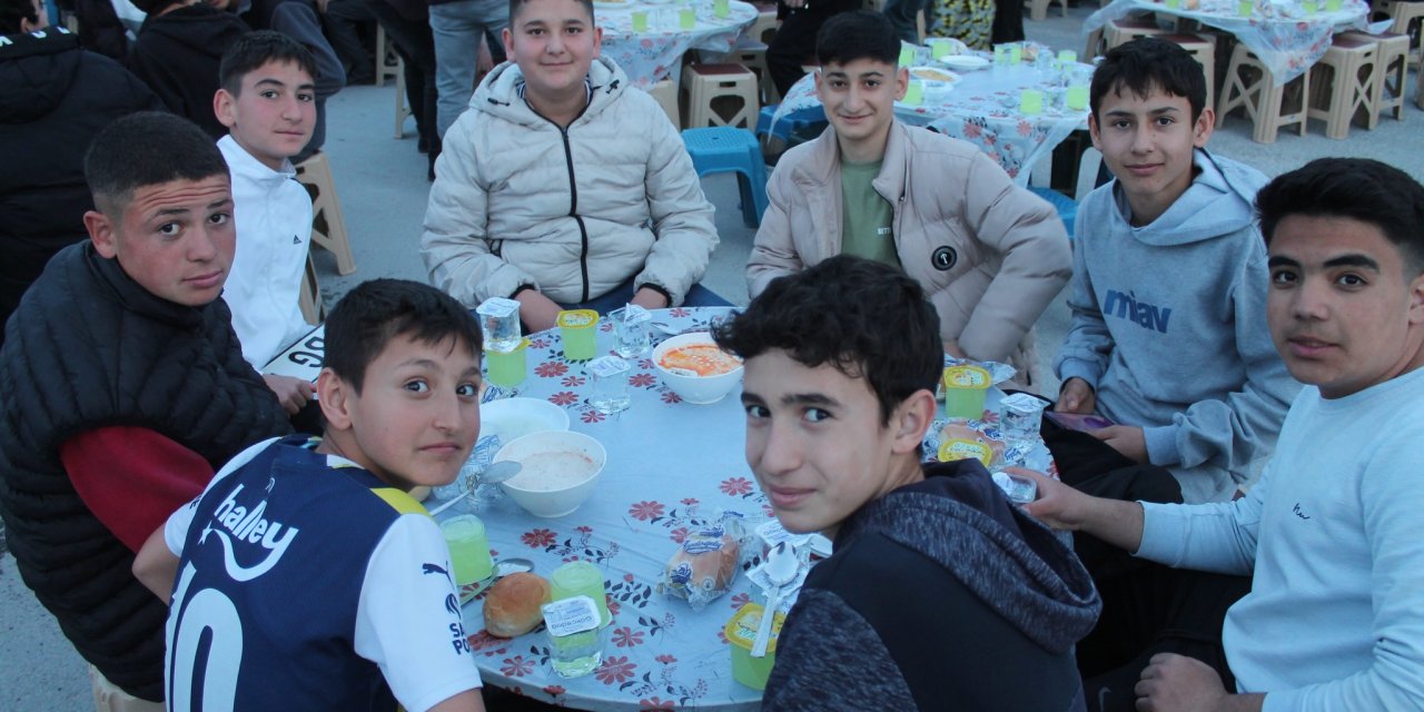 Eşmekaya'da iftar programı düzenlendi