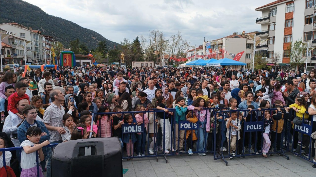 Akşehir'de çocuklar bayramı doya doya kutladı
