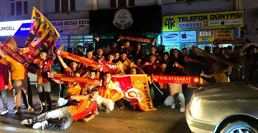 Galatasaray'ın şampiyonluğu Eskil'de taraftarlara kutlandı!